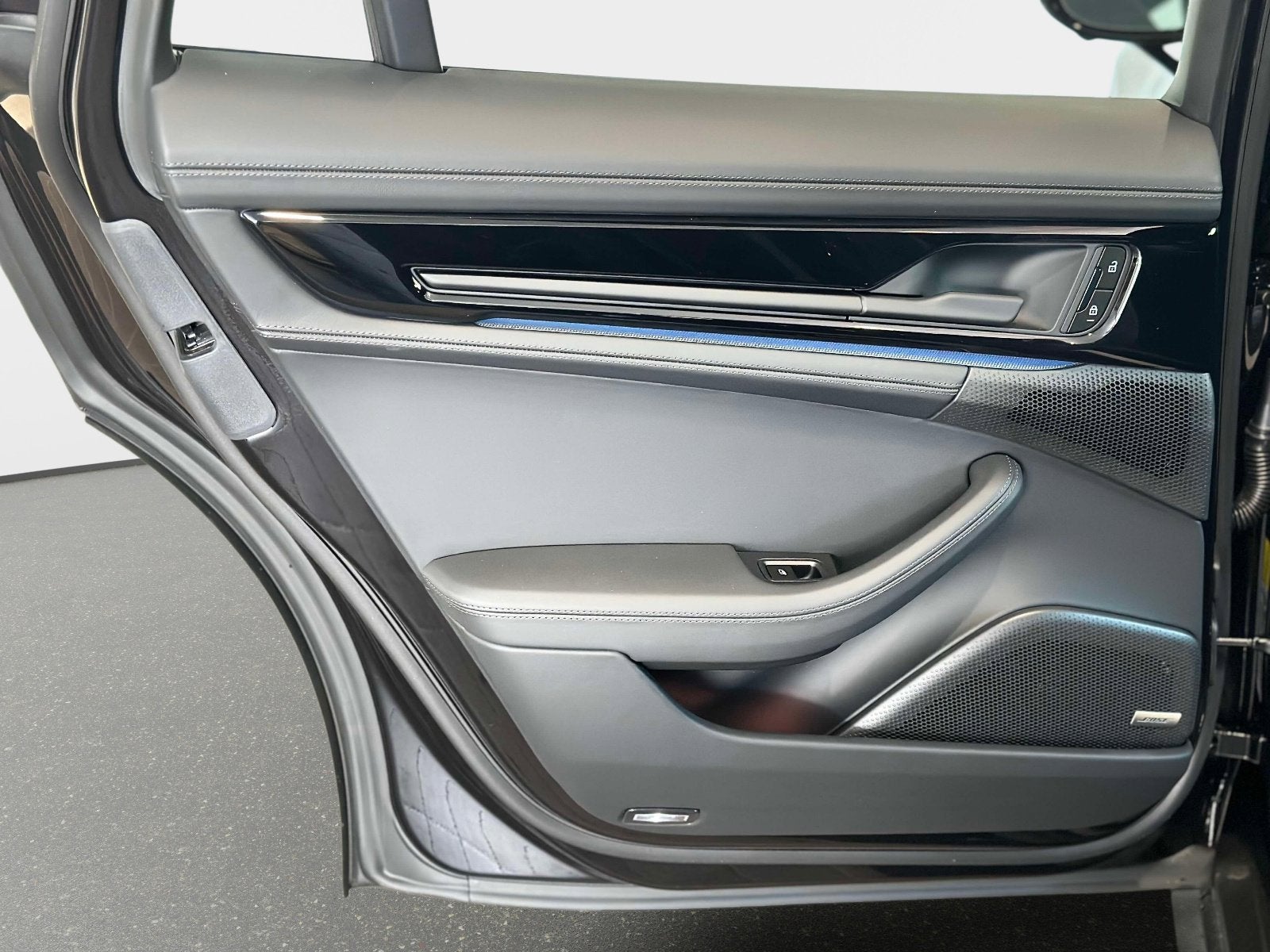 2025 Porsche Panamera 4