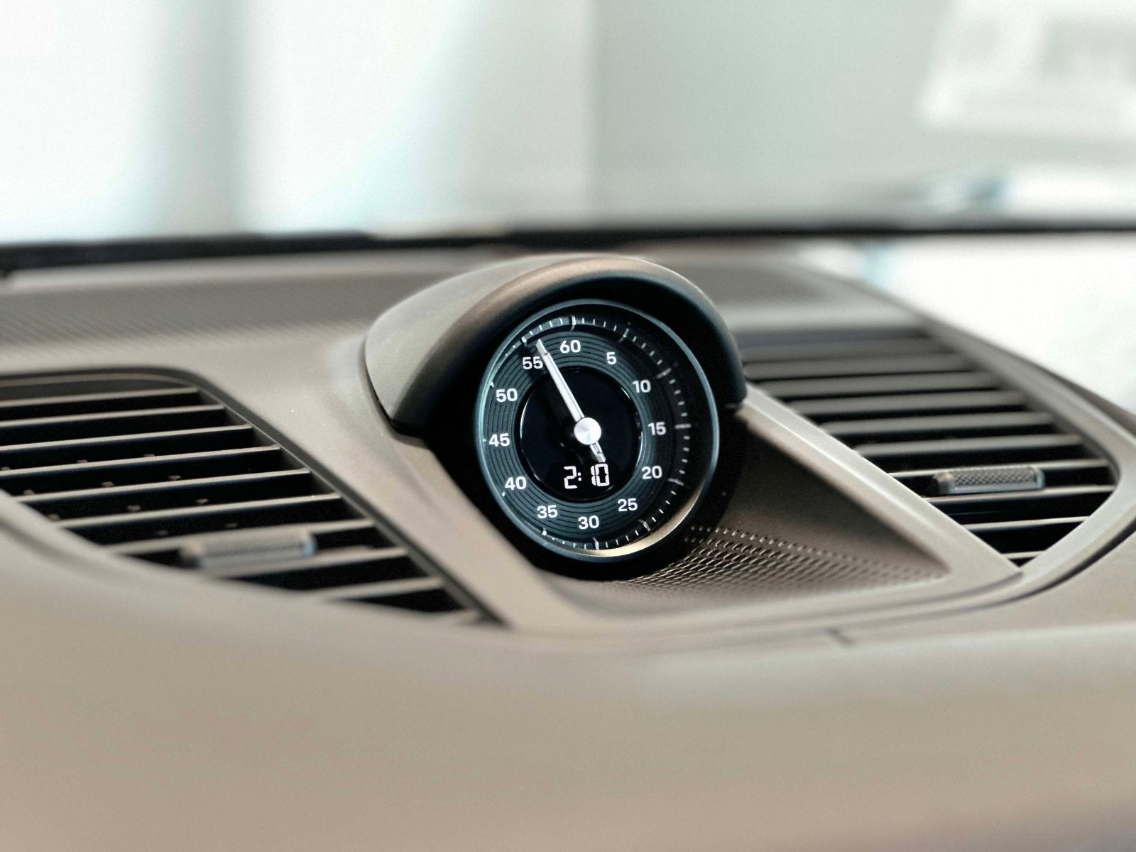 2025 Porsche Panamera 4