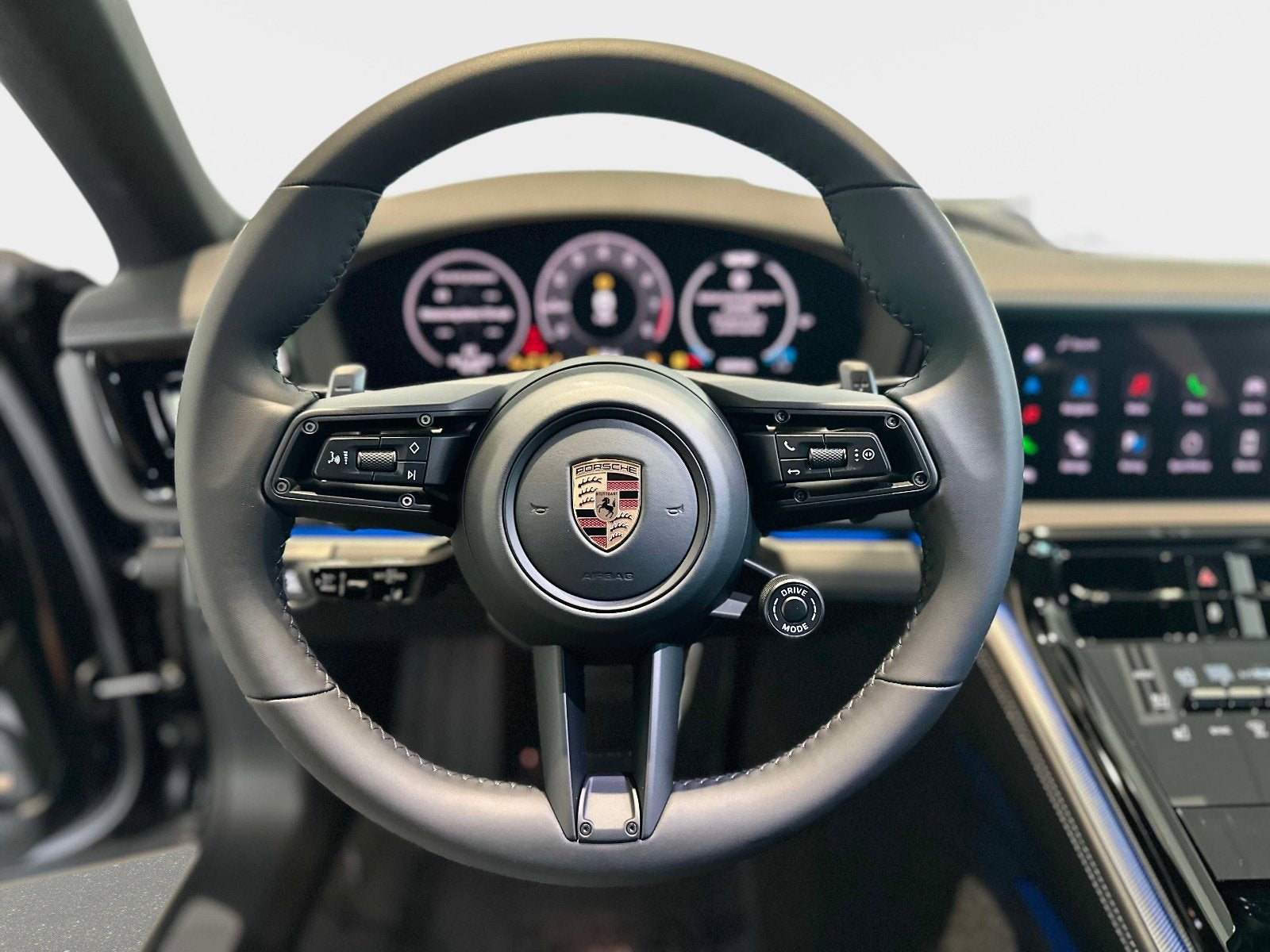 2025 Porsche Panamera 4