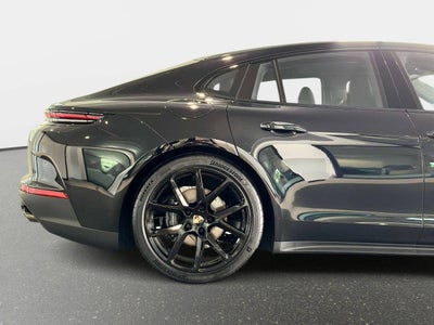 2025 Porsche Panamera 4