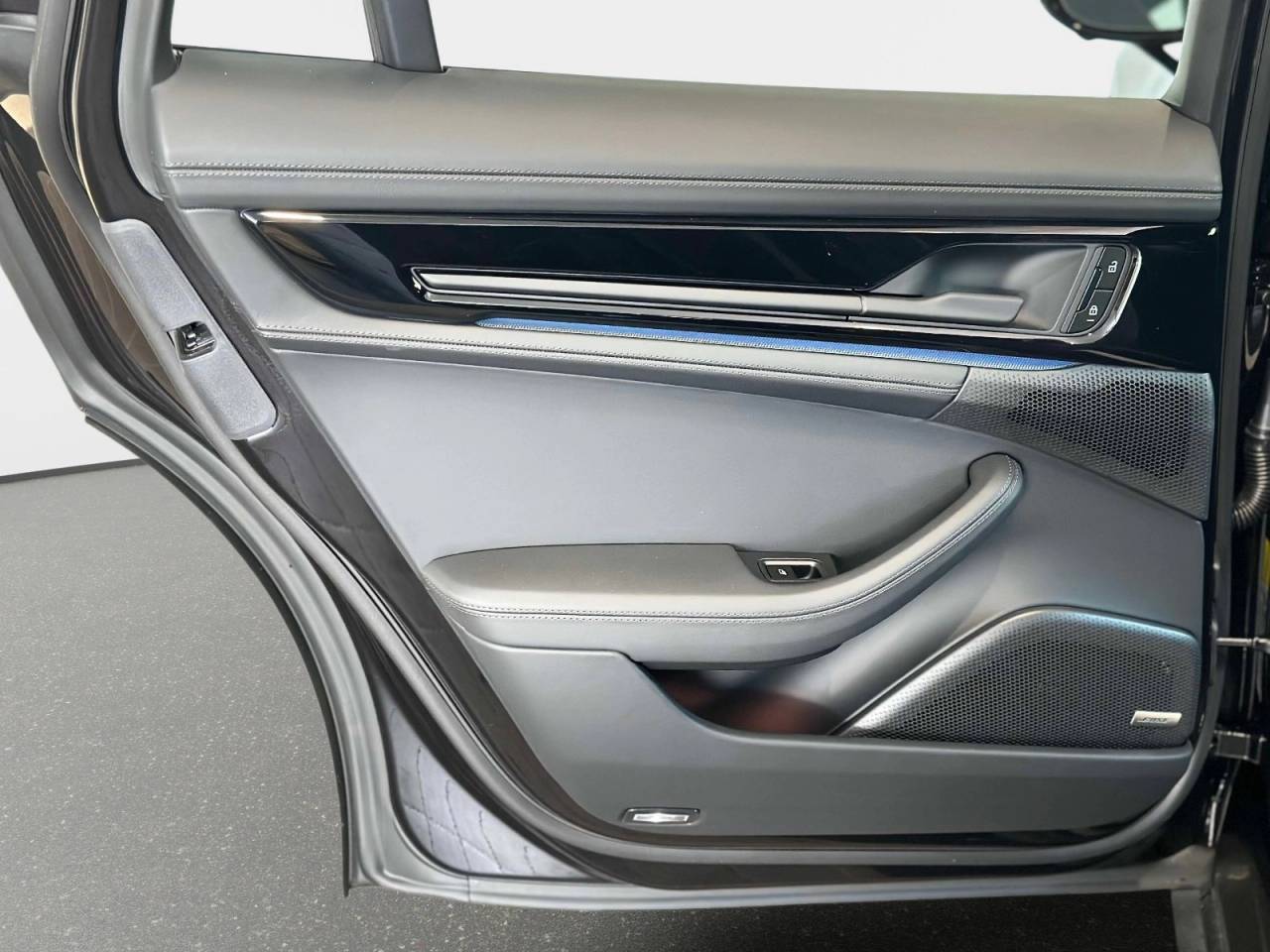 2025 Porsche Panamera 4