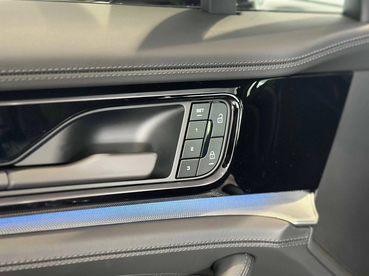 2025 Porsche Panamera 4