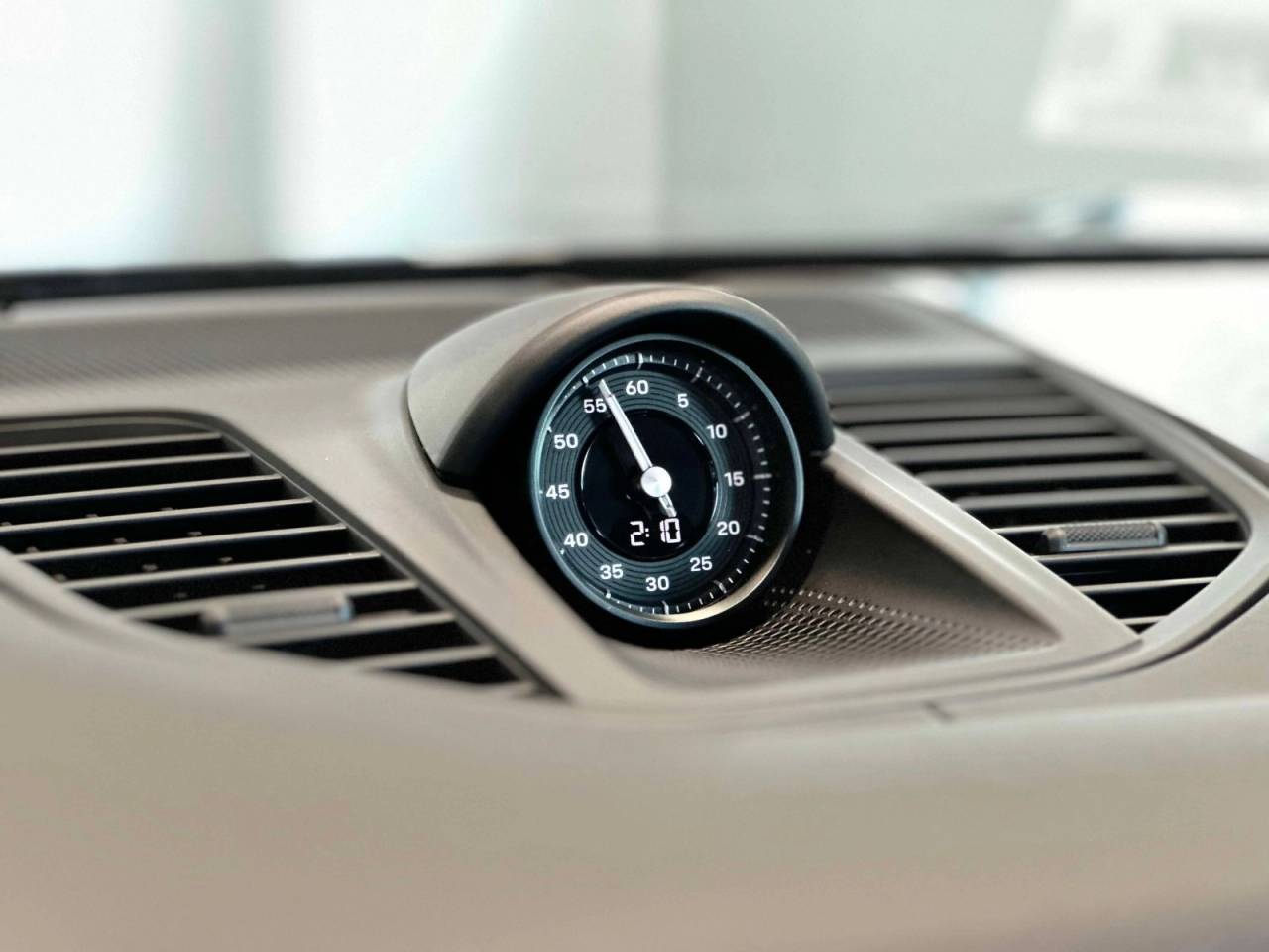 2025 Porsche Panamera 4