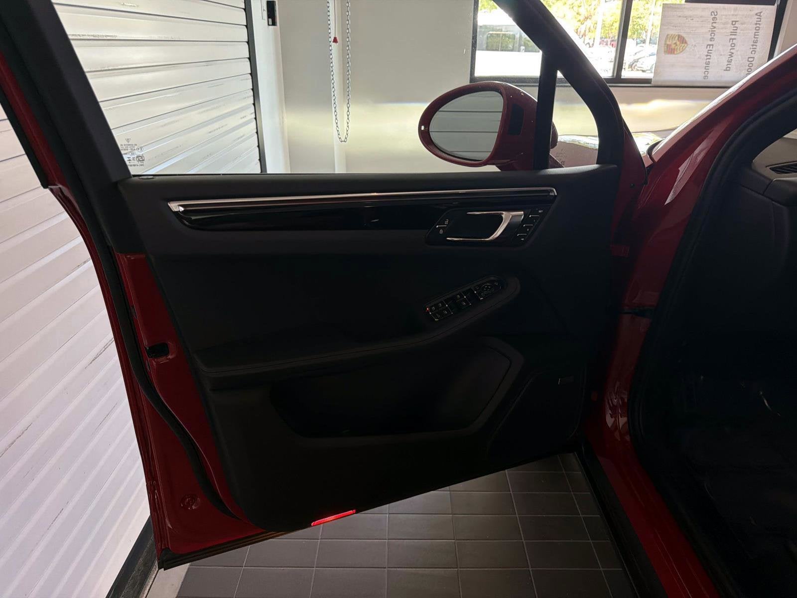 2026 Porsche Macan Base