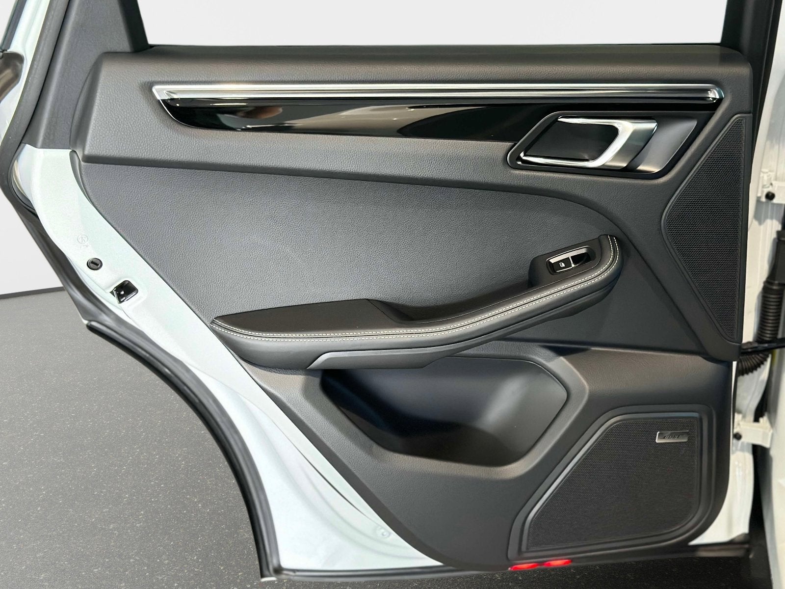 2025 Porsche Macan T