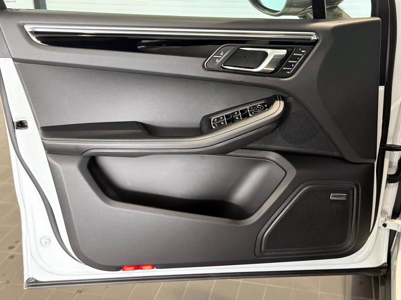 2025 Porsche Macan T