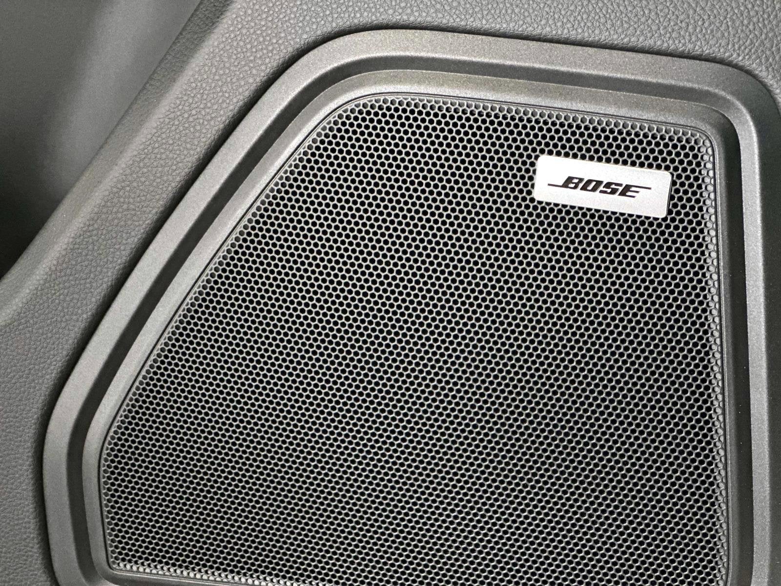 2025 Porsche Macan T