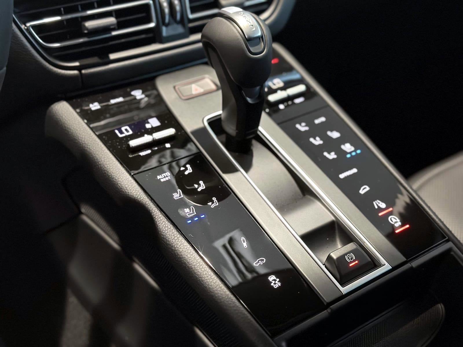 2025 Porsche Macan T