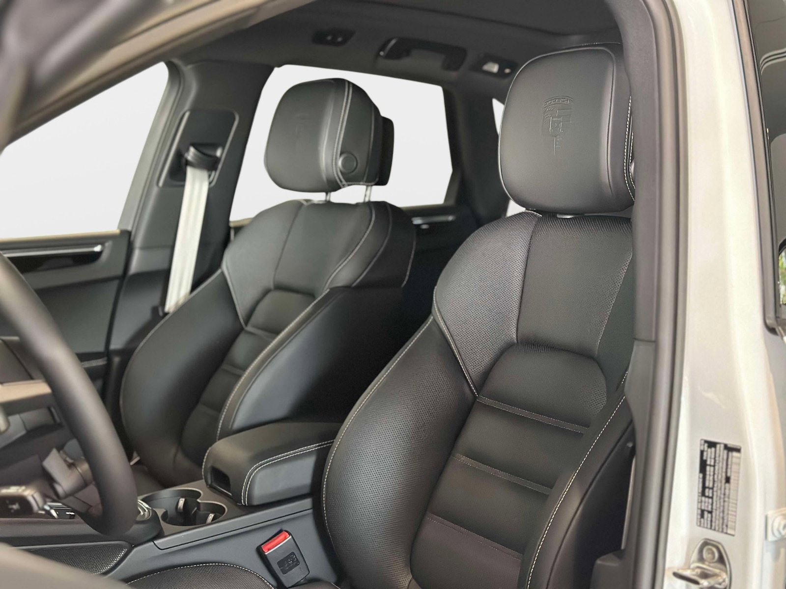 2025 Porsche Macan T