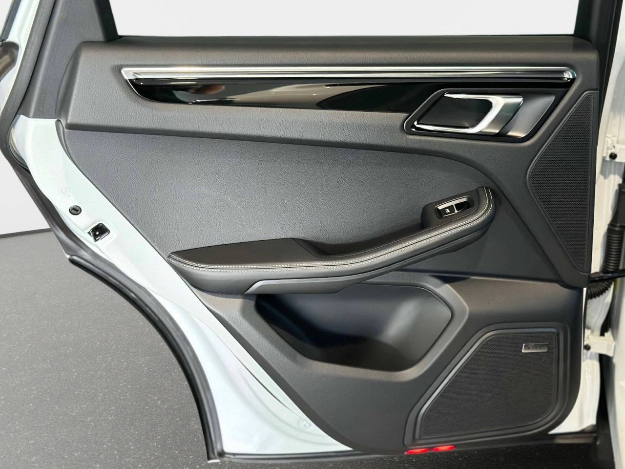 2025 Porsche Macan T