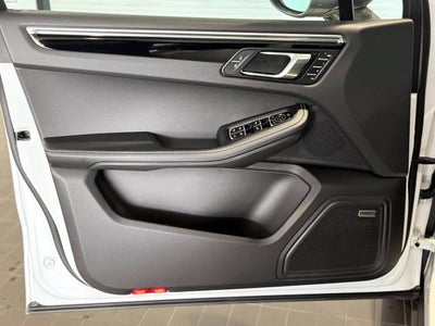 2025 Porsche Macan T