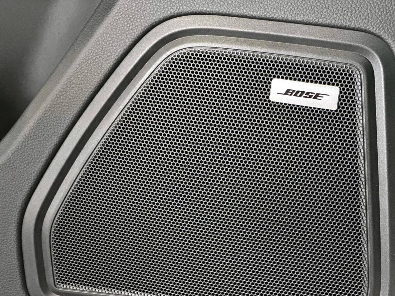 2025 Porsche Macan T