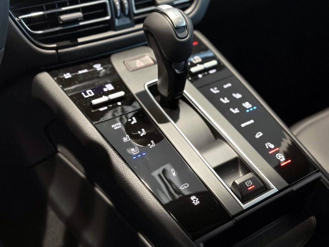 2025 Porsche Macan T