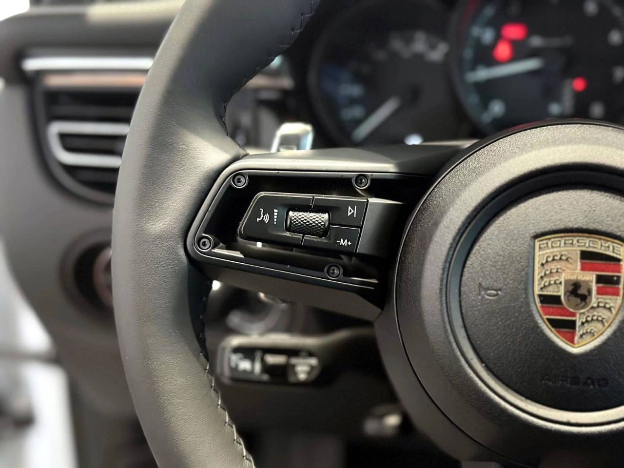 2025 Porsche Macan T