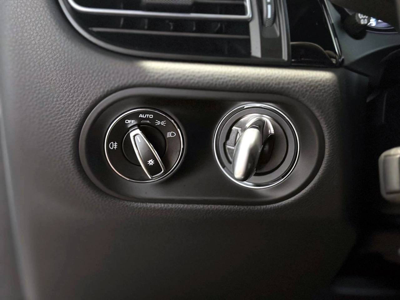 2025 Porsche Macan T