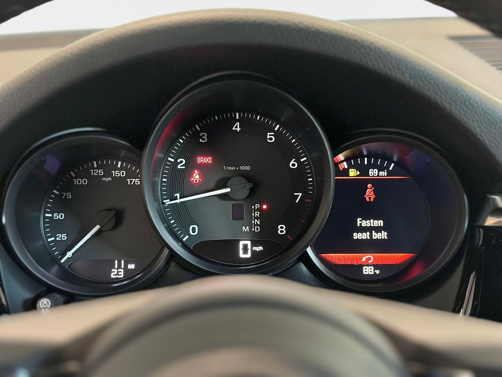 2025 Porsche Macan Base