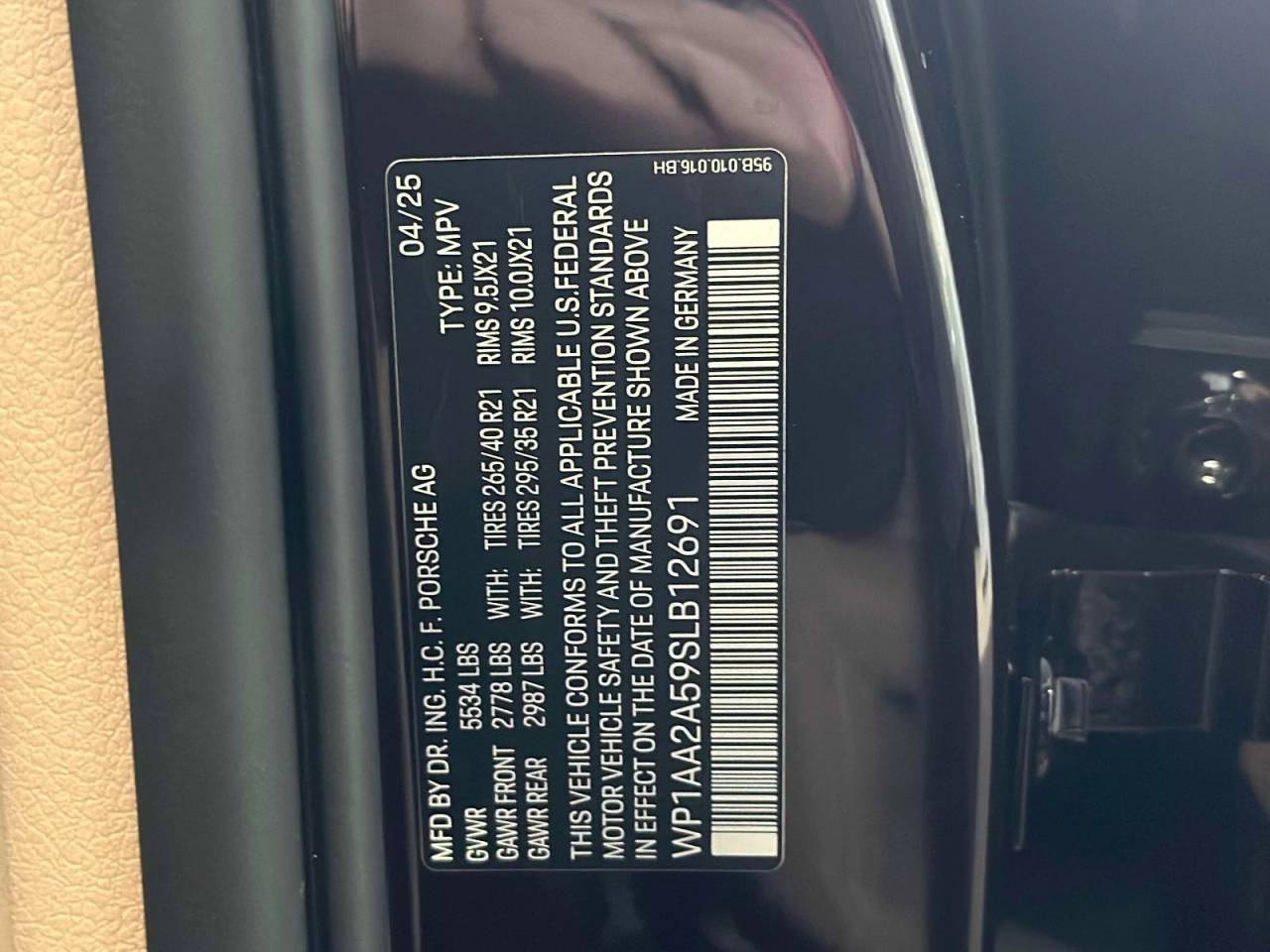 2025 Porsche Macan Base