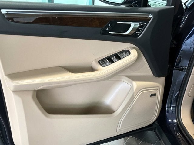 2022 Porsche Macan Base