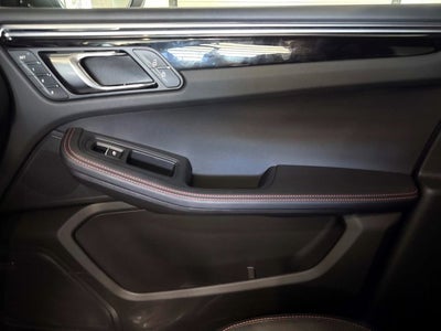 2025 Porsche Macan T