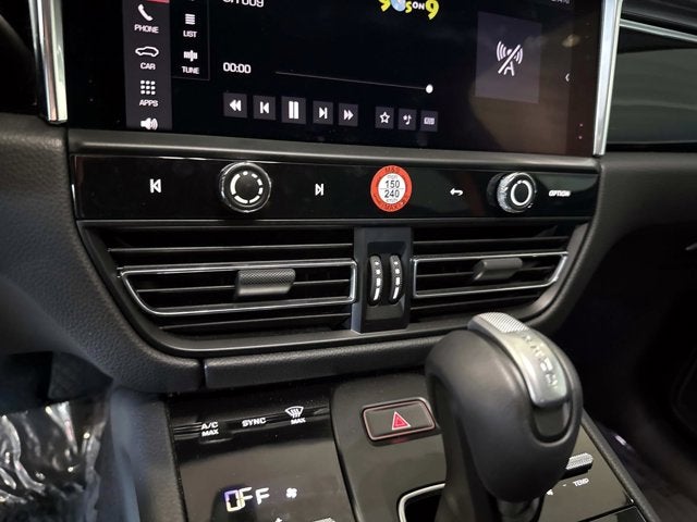 2025 Porsche Macan T