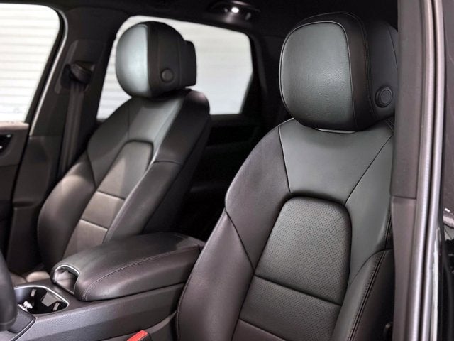 2022 Porsche Cayenne Base